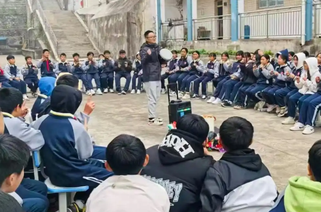 心境稳定的家长多倾听和接收孩子的感受和主意无论是消极仍是活跃